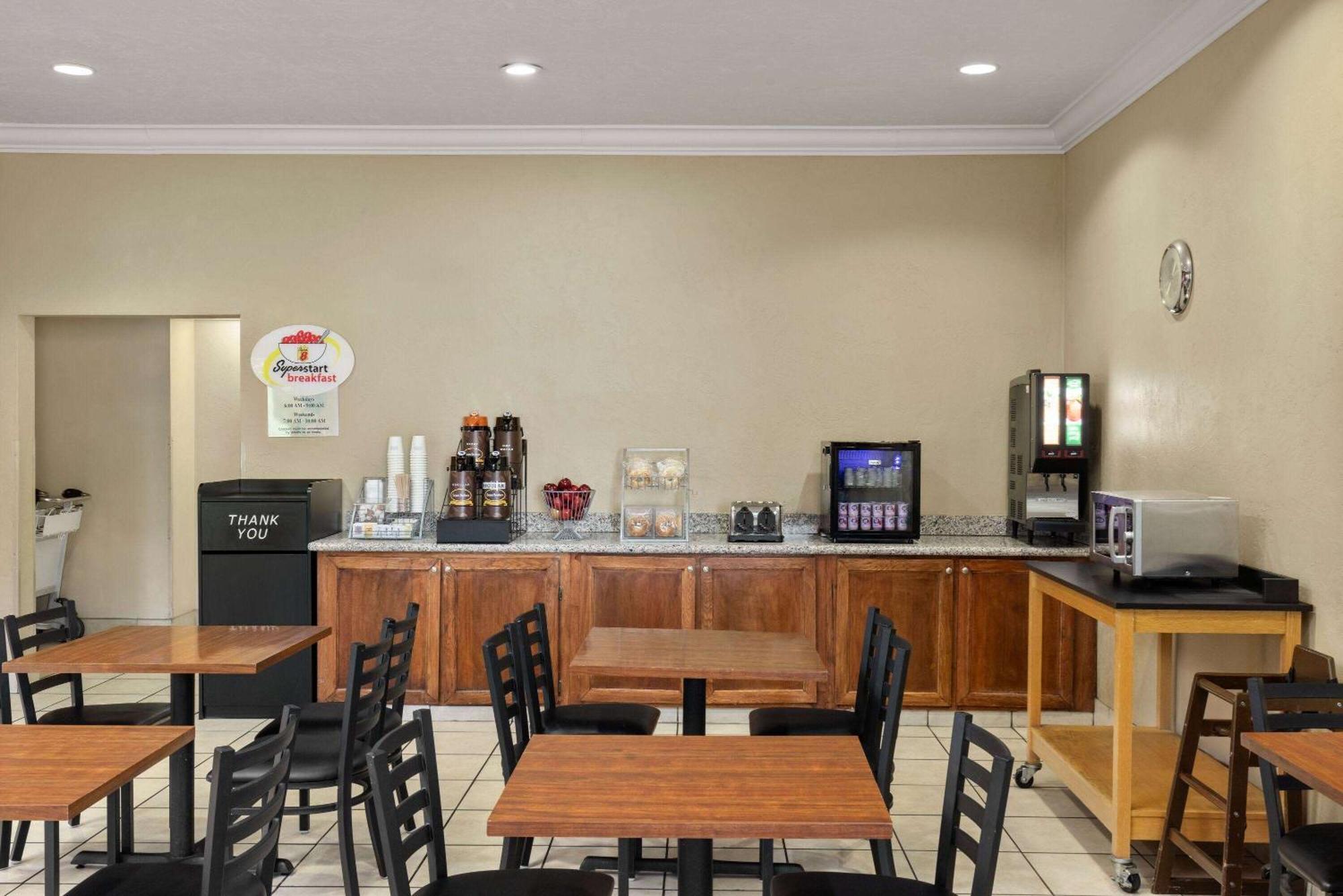 Super 8 By Wyndham Roseburg Hotel Ngoại thất bức ảnh