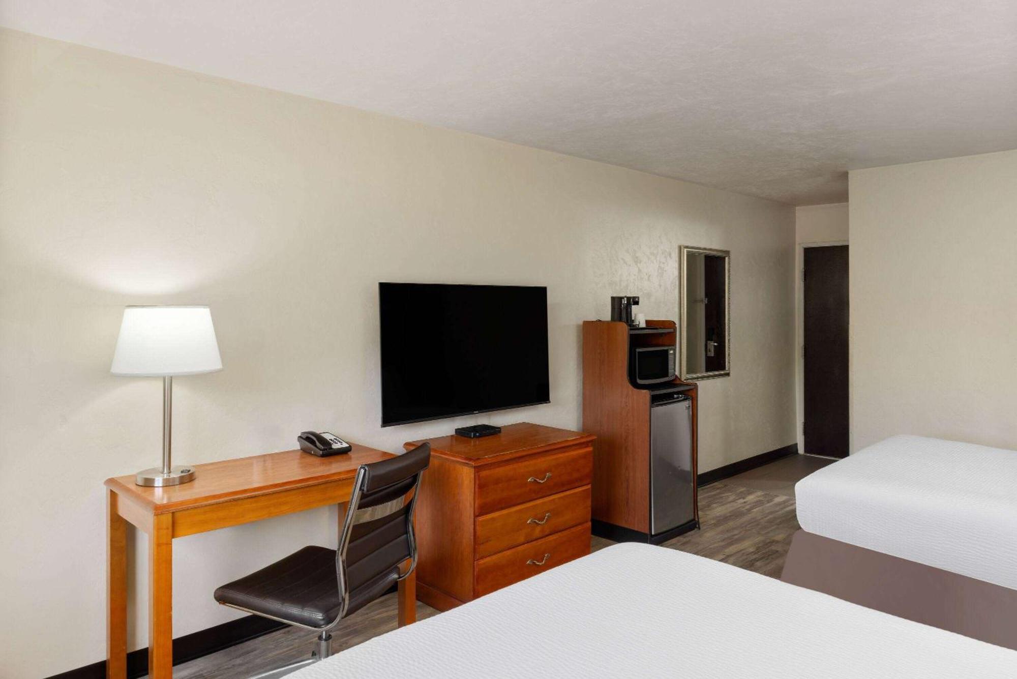 Super 8 By Wyndham Roseburg Hotel Ngoại thất bức ảnh