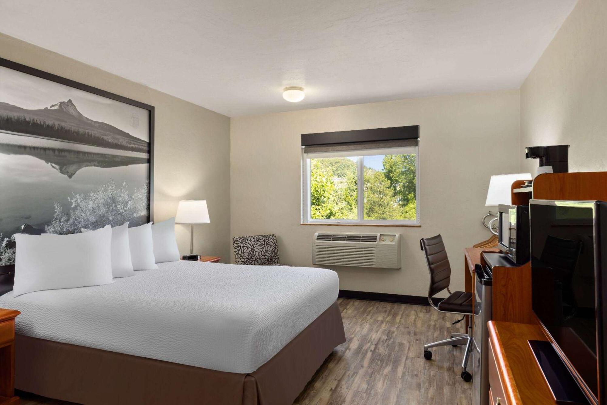 Super 8 By Wyndham Roseburg Hotel Ngoại thất bức ảnh