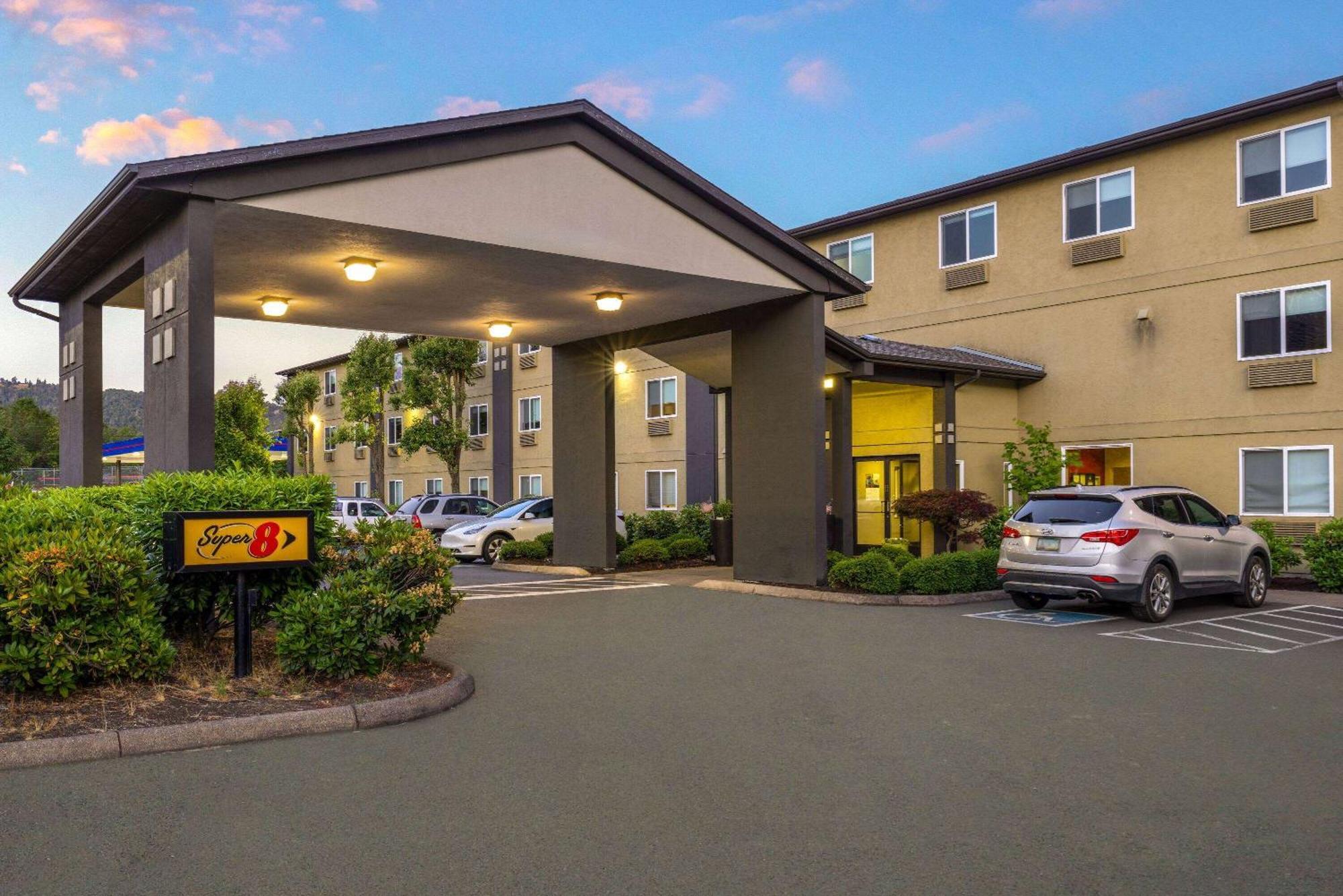 Super 8 By Wyndham Roseburg Hotel Ngoại thất bức ảnh