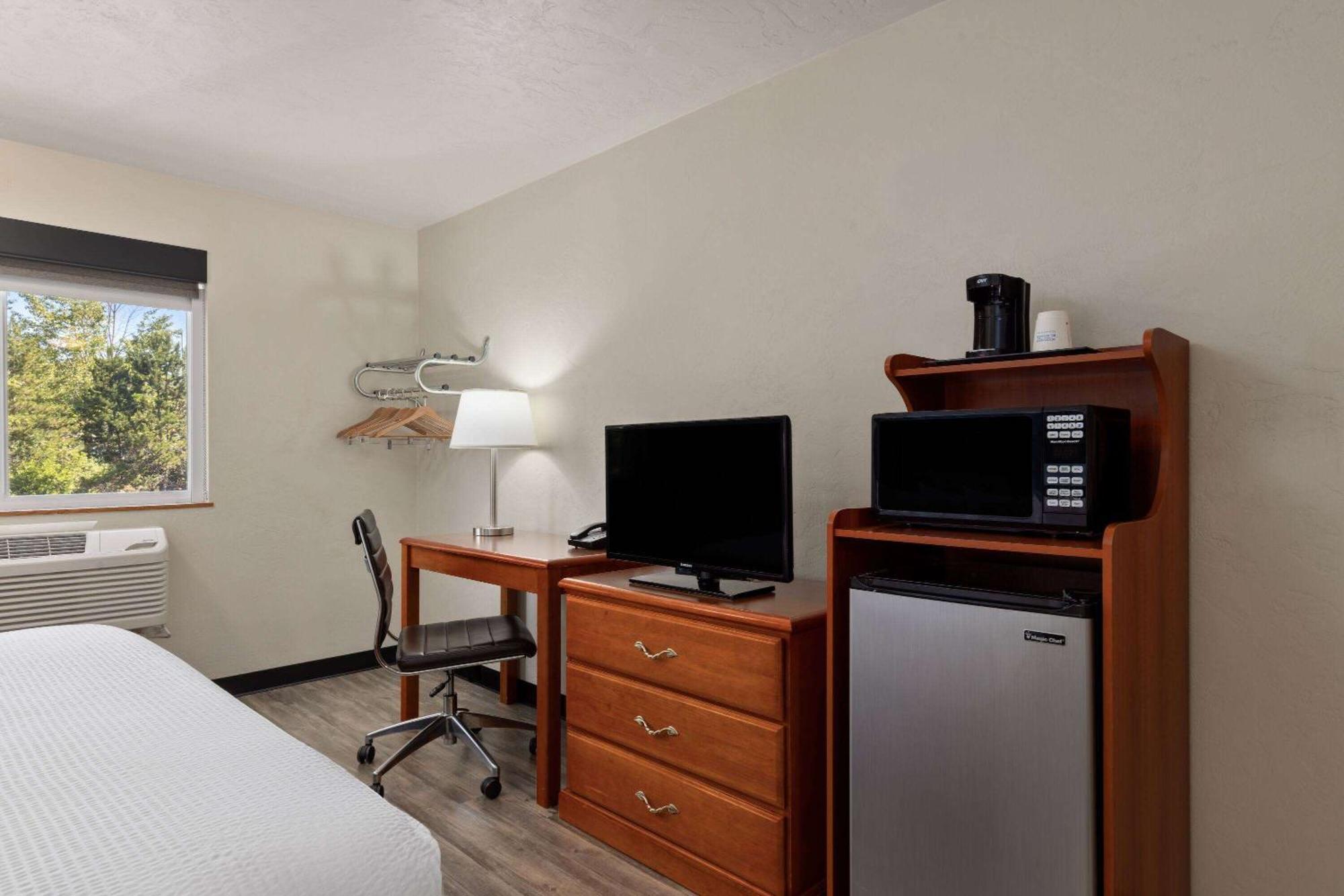 Super 8 By Wyndham Roseburg Hotel Ngoại thất bức ảnh
