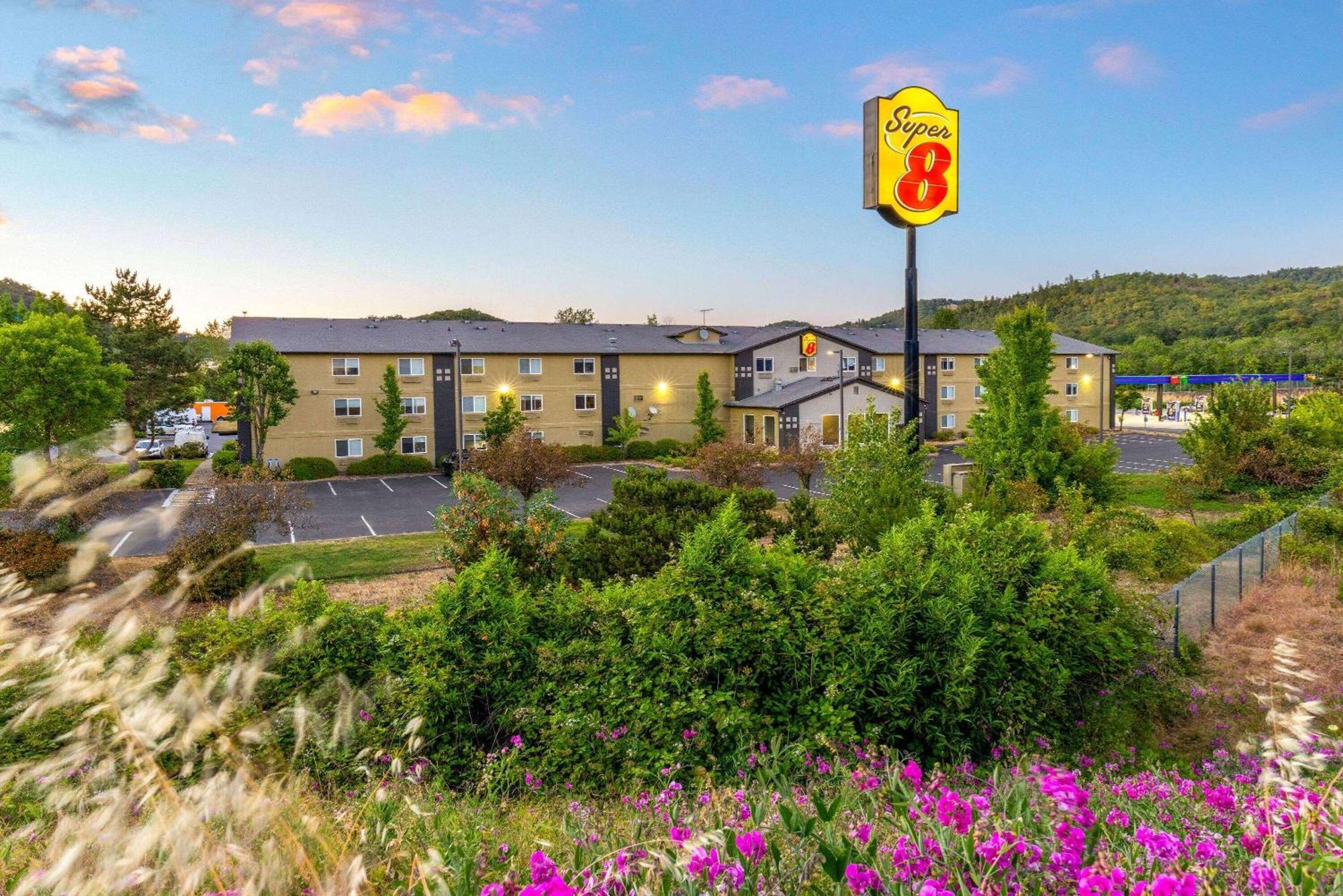 Super 8 By Wyndham Roseburg Hotel Ngoại thất bức ảnh