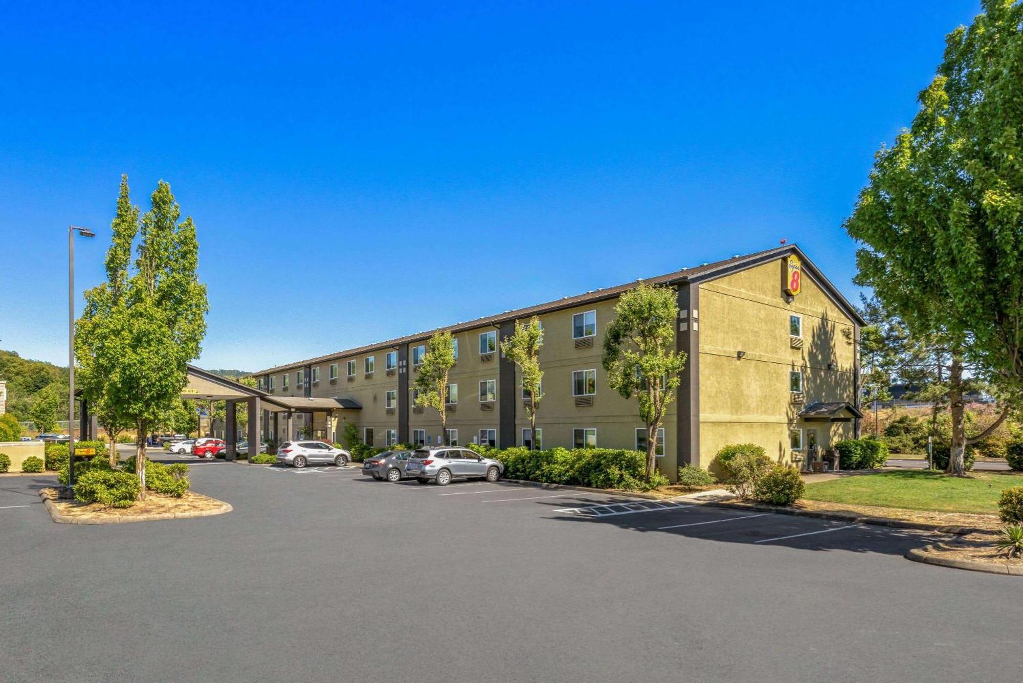 Super 8 By Wyndham Roseburg Hotel Ngoại thất bức ảnh