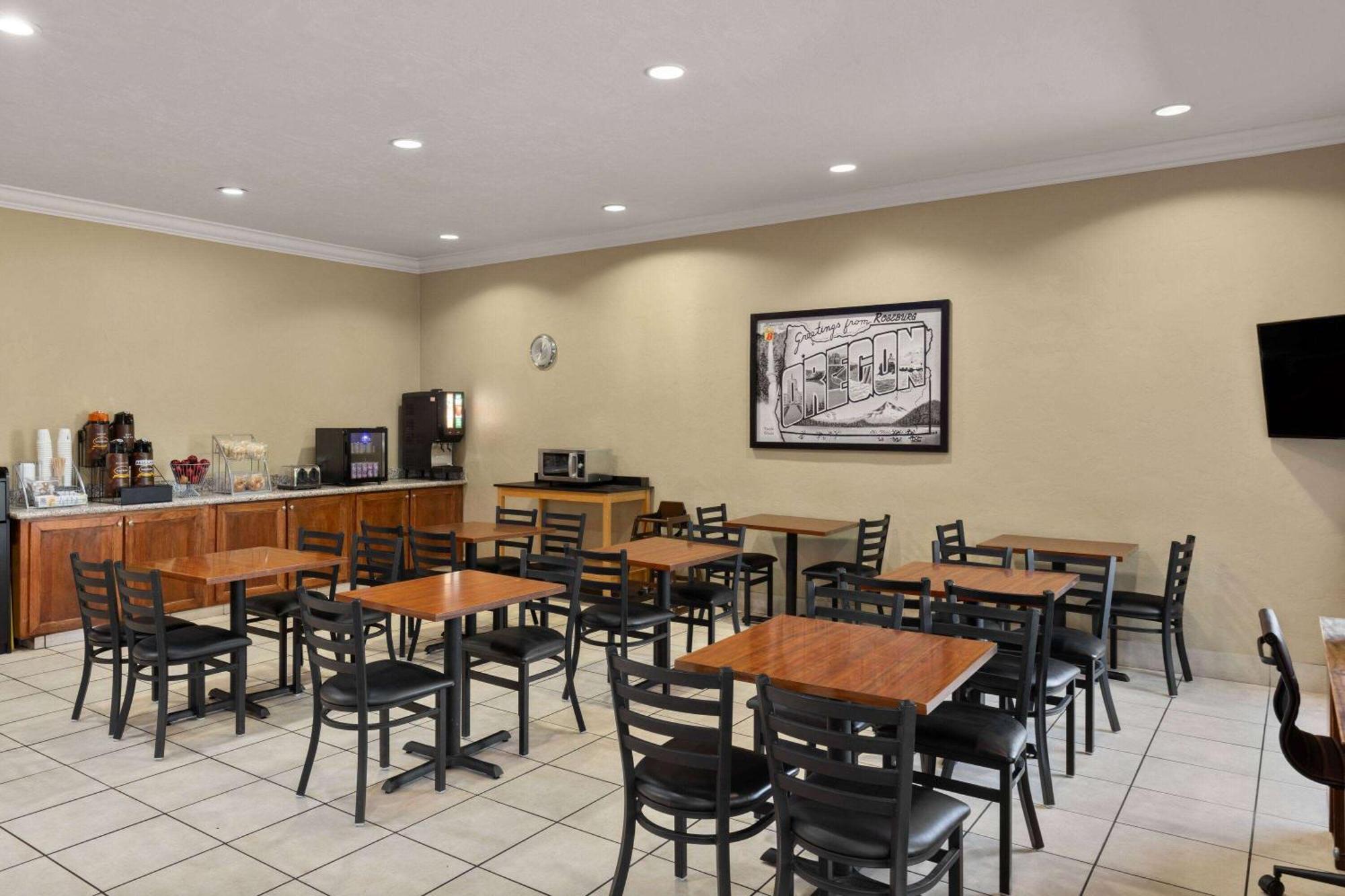 Super 8 By Wyndham Roseburg Hotel Ngoại thất bức ảnh